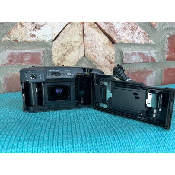 Minolta Freedom zoom 140 Panorama Date 35mm camera - Picture 8 of 13